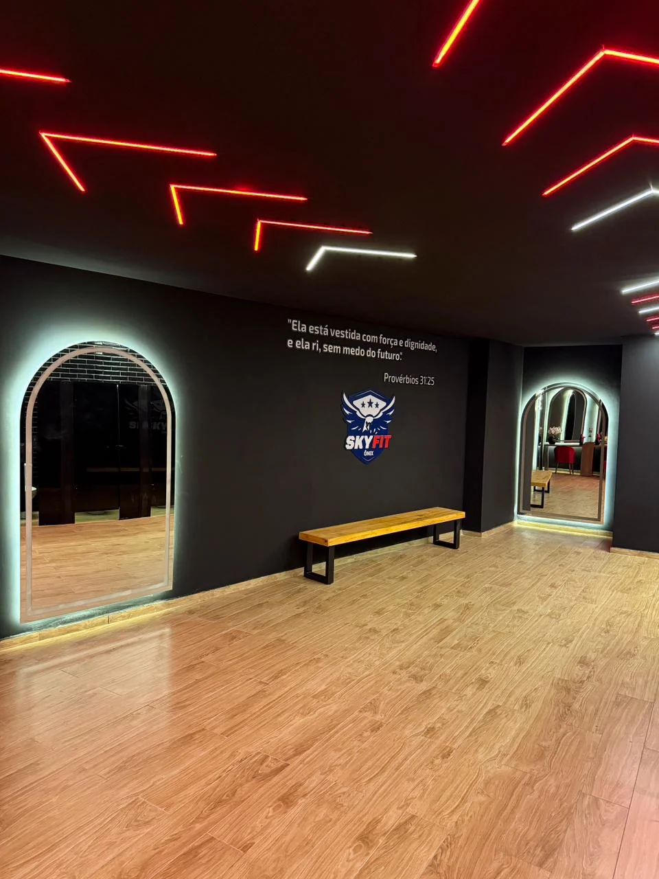 Entrada de academia reformada pela TAFT Engenharia em São Paulo